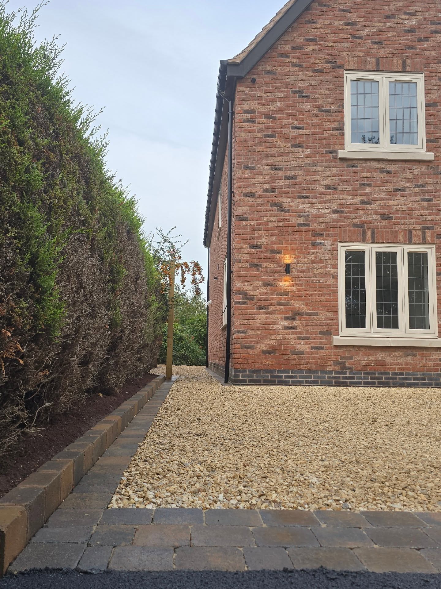 Finished gravel side area with contrasting edging