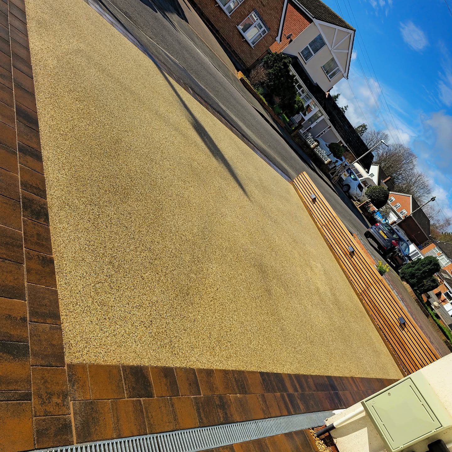 Close view of the resin surface and contrasting block border
