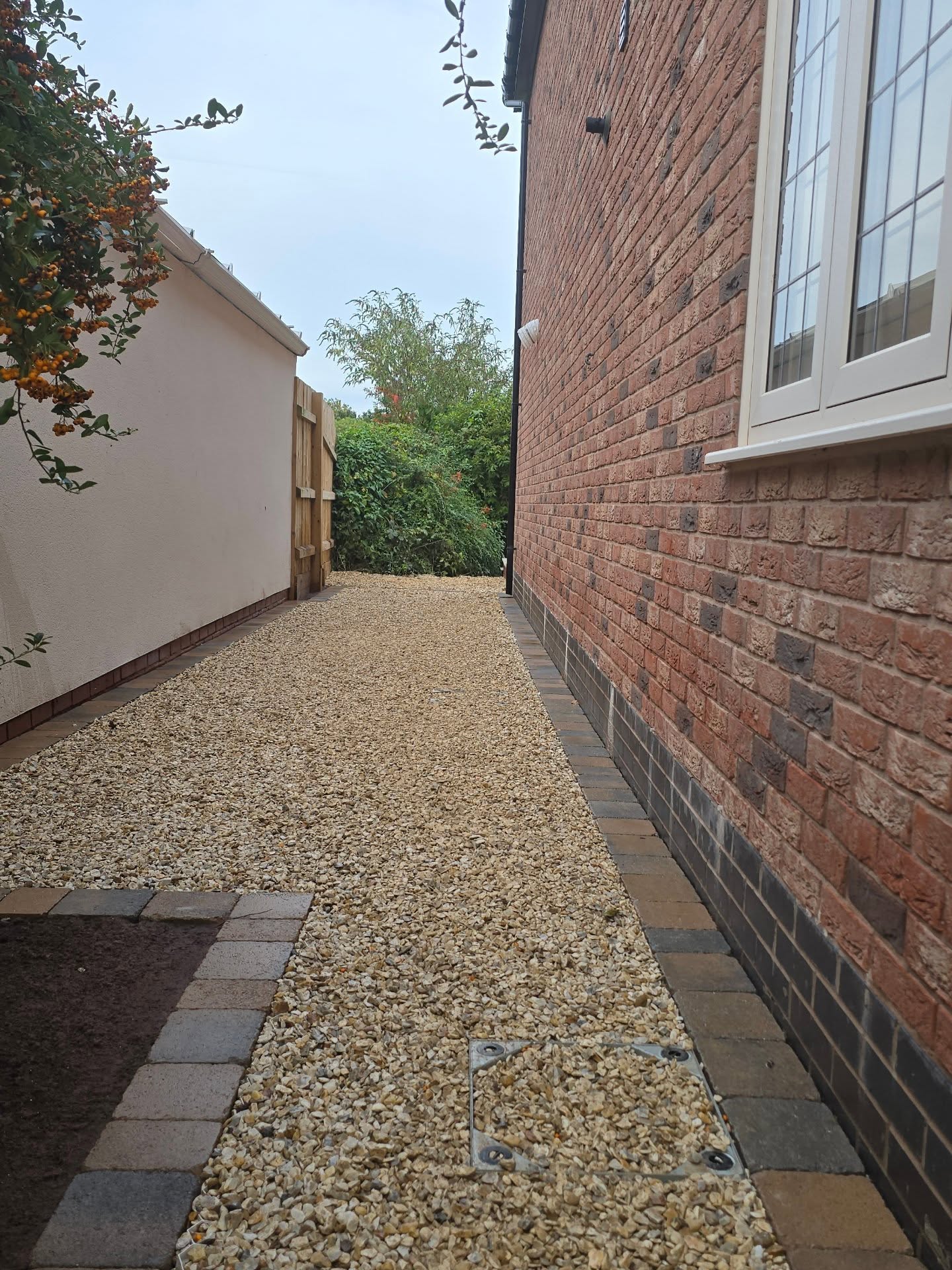 Finished gravel side passage with block edging
